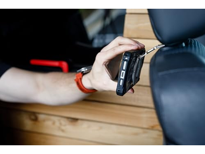 Magnetisk telefonringstativ med aftageligt fingergreb og 360 rotation